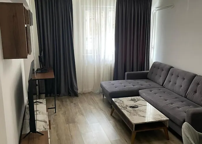 Center 1 Bdrm Apt With Terrace Bucureşti